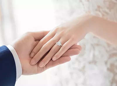 婚戒应该戴哪？戒指戴在不同的手指上有哪些含义？